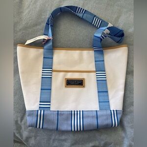 NWT. Gorgeous! Vineyard Vines Blue and White Women's Tote Bag